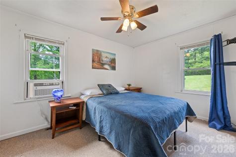 48 Medford Avenue Waynesville NC 28786