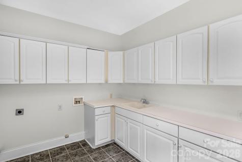 1300 Longleaf Court Matthews NC 28104