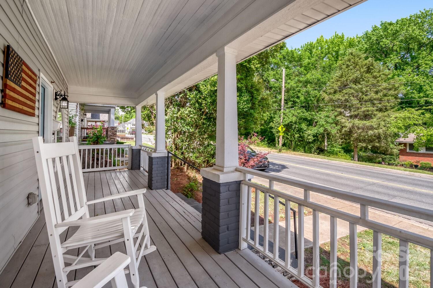 1521 Hawthorne Lane Charlotte NC 28205