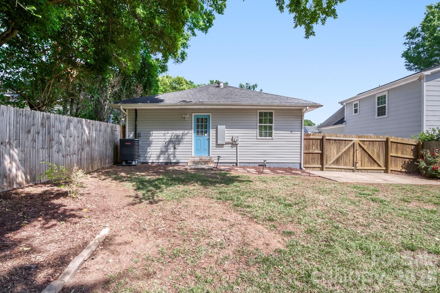 1521 Hawthorne Lane Charlotte NC 28205
