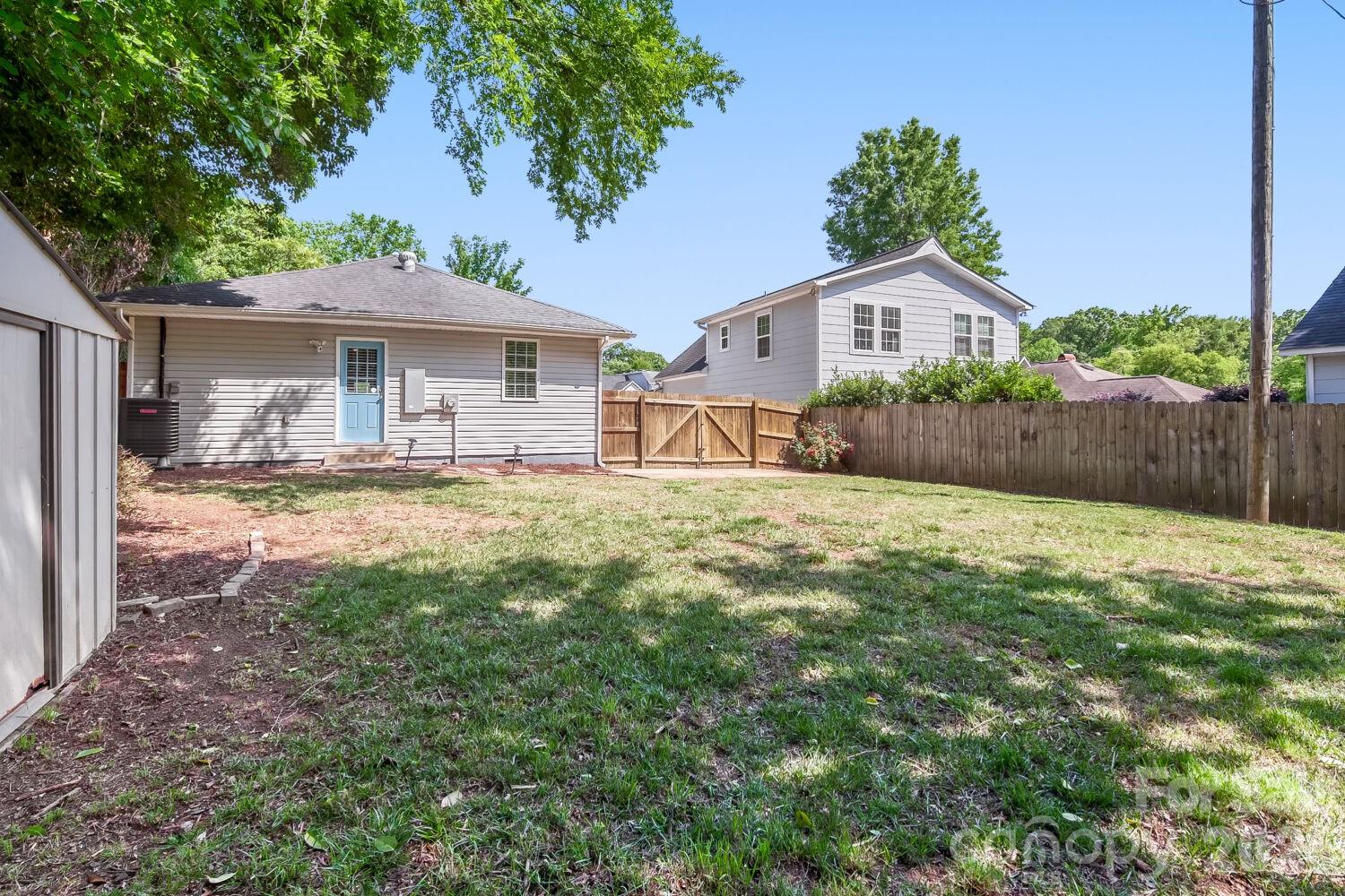 1521 Hawthorne Lane Charlotte NC 28205