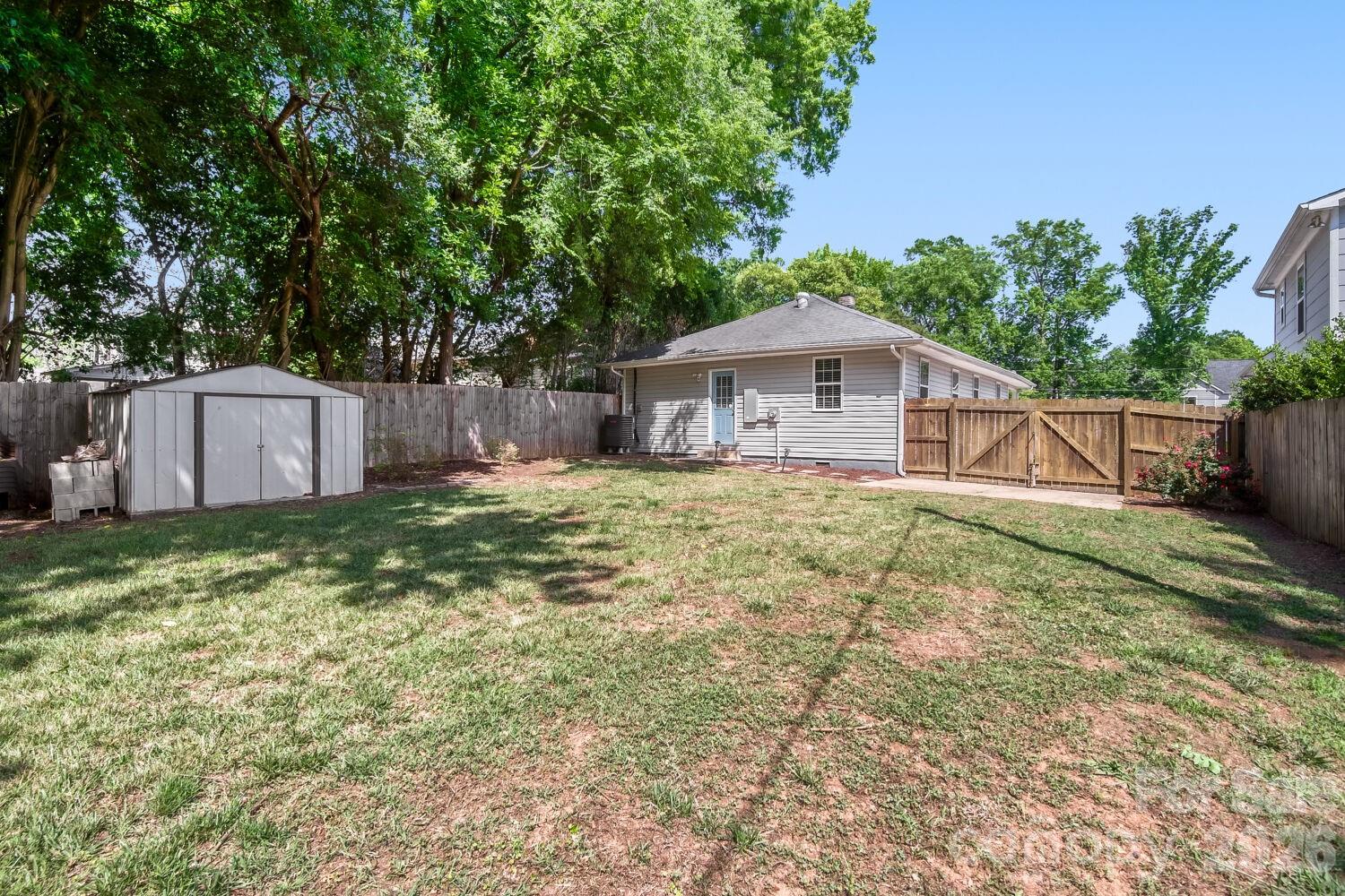 1521 Hawthorne Lane Charlotte NC 28205