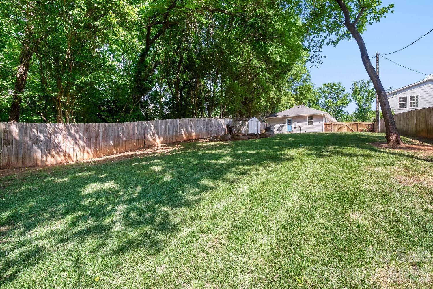 1521 Hawthorne Lane Charlotte NC 28205