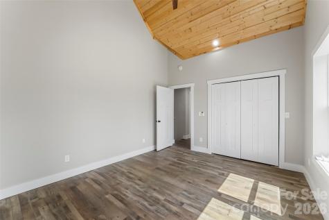 189 Clinchfield Gap Road Marion NC 28752