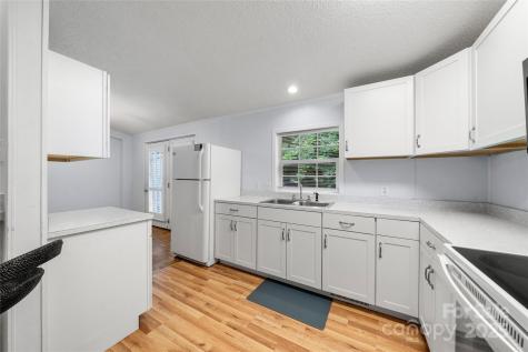 3 Double Oaks Drive Asheville NC 28805