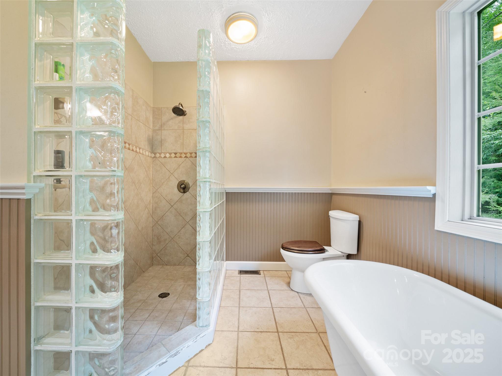 2216 Beans Creek Road Bakersville NC 28705