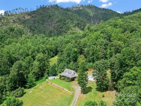 2216 Beans Creek Road Bakersville NC 28705