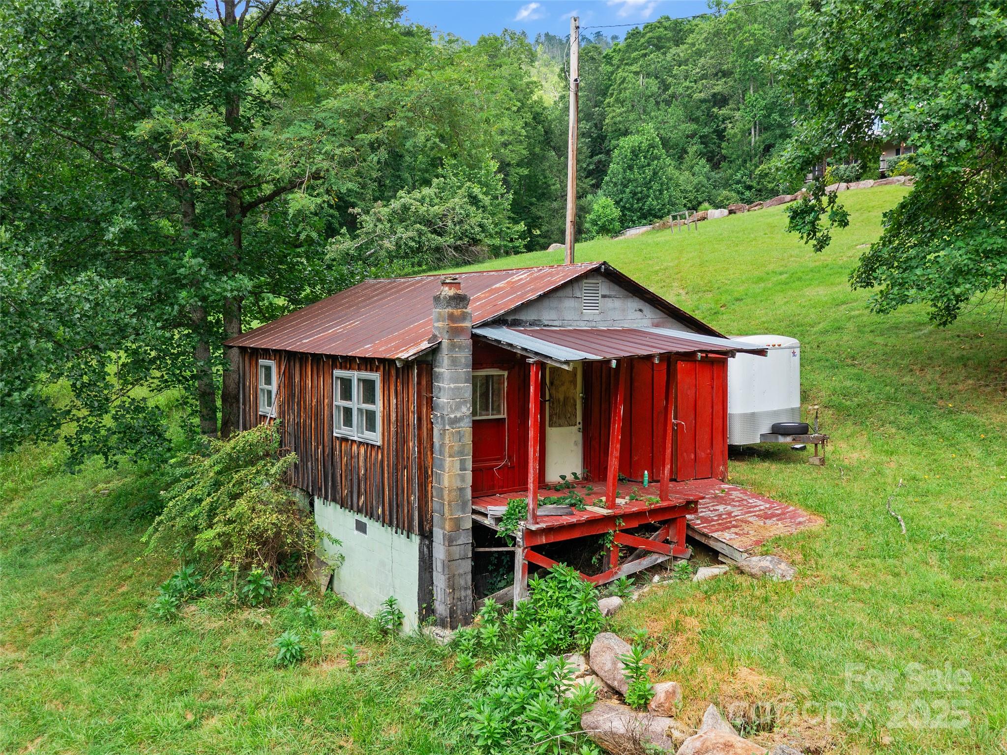 2216 Beans Creek Road Bakersville NC 28705