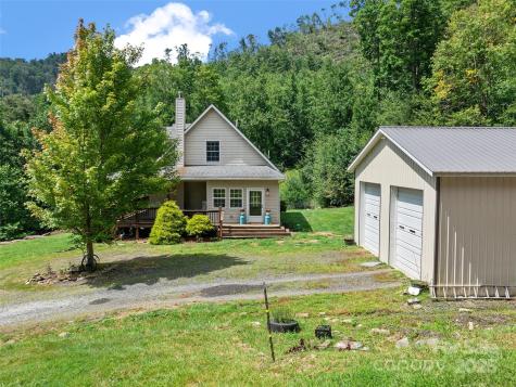 2216 Beans Creek Road Bakersville NC 28705