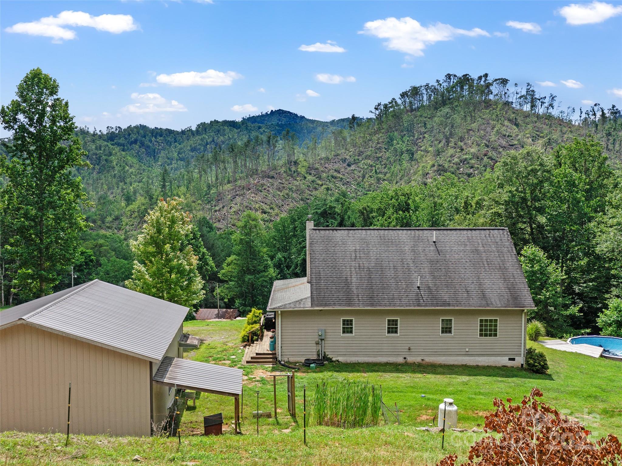 2216 Beans Creek Road Bakersville NC 28705