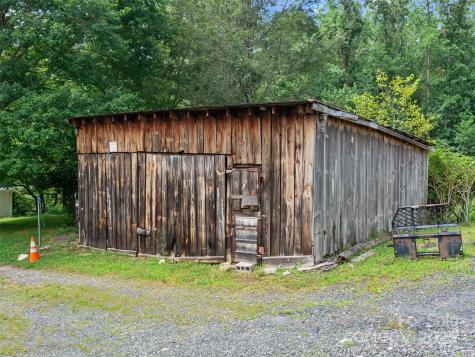 2216 Beans Creek Road Bakersville NC 28705