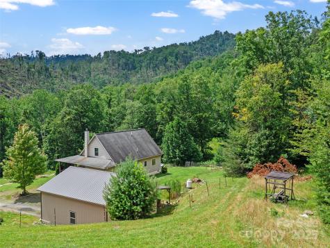 2216 Beans Creek Road Bakersville NC 28705