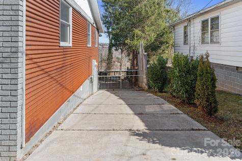 170 Riverview Drive Asheville NC 28806