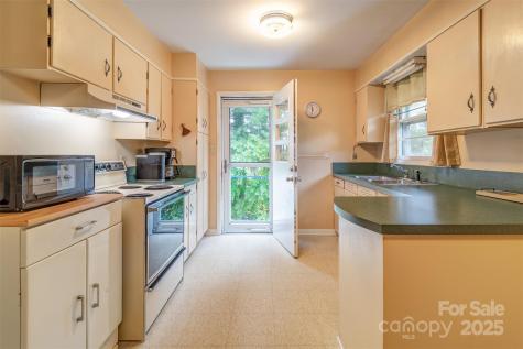 65 Garden Circle Asheville NC 28806