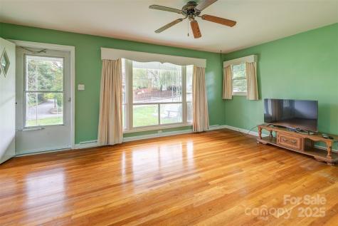 65 Garden Circle Asheville NC 28806