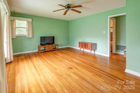 65 Garden Circle Asheville NC 28806