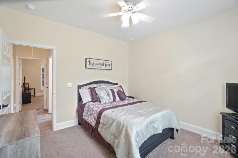 8000 Tottenham Drive Harrisburg NC 28075