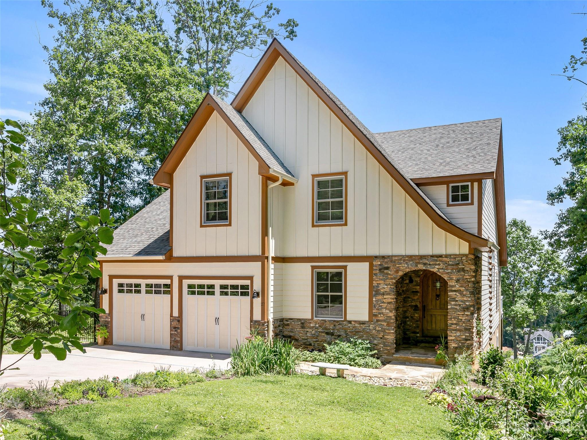27 Acadia Drive Asheville NC 28806