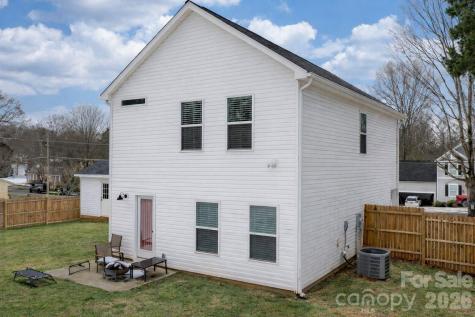 1379 Melviney Street Statesville NC 28677
