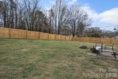 1379 Melviney Street Statesville NC 28677