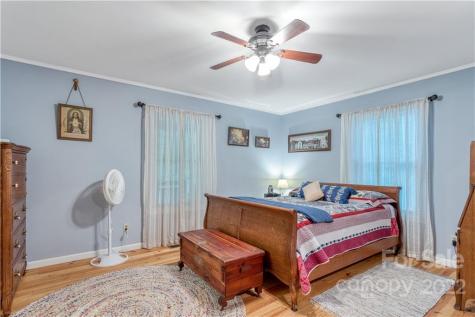 77 Bear Track Lane Saluda NC 28773