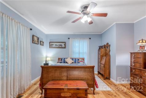 77 Bear Track Lane Saluda NC 28773