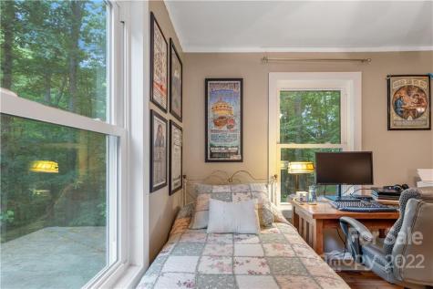 77 Bear Track Lane Saluda NC 28773