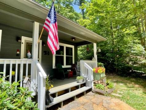 77 Bear Track Lane Saluda NC 28773