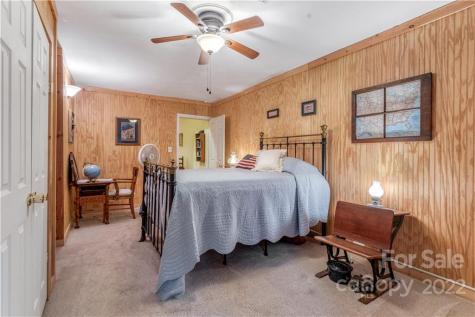 77 Bear Track Lane Saluda NC 28773