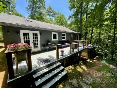 77 Bear Track Lane Saluda NC 28773