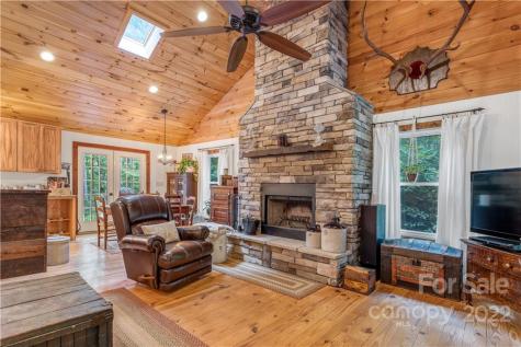 77 Bear Track Lane Saluda NC 28773