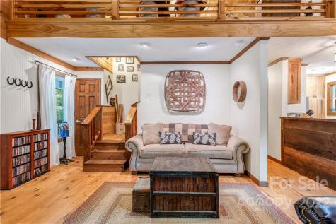 77 Bear Track Lane Saluda NC 28773