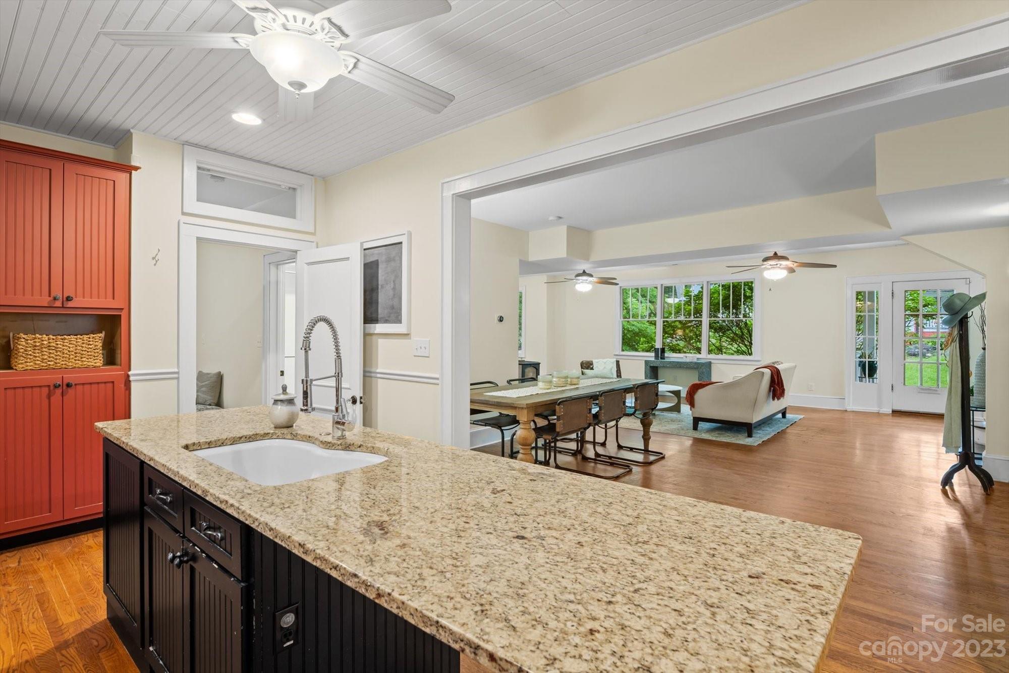 24 Warwick Road Asheville NC 28803