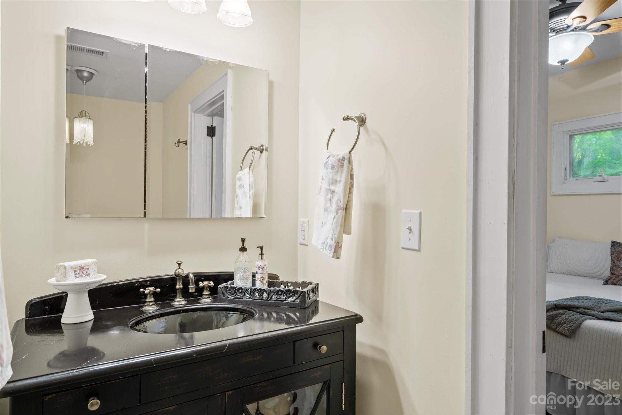 24 Warwick Road Asheville NC 28803