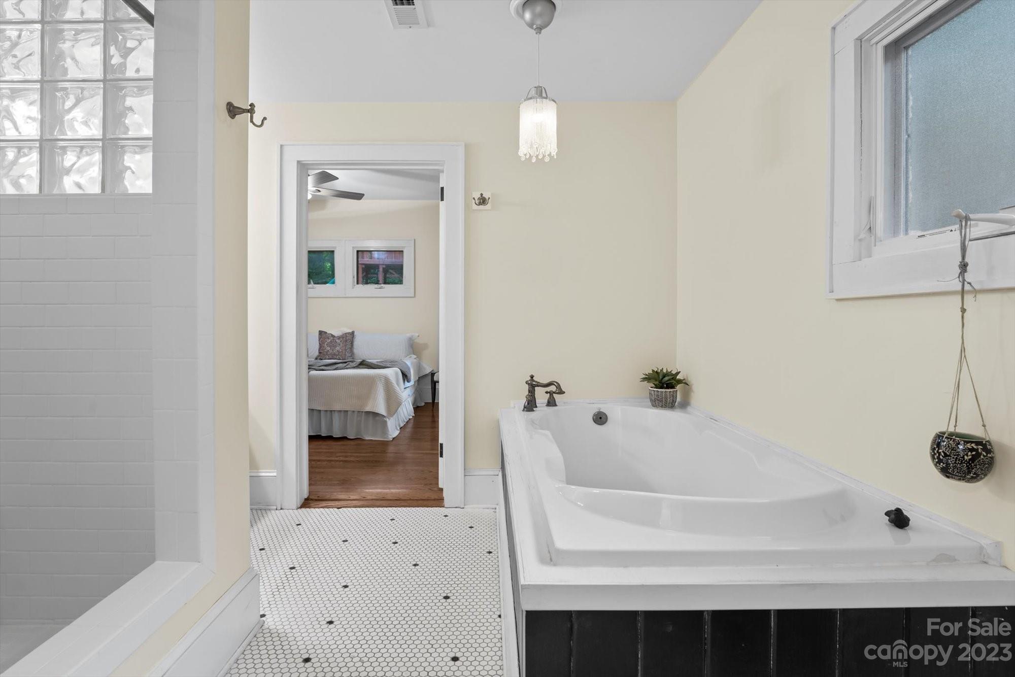 24 Warwick Road Asheville NC 28803