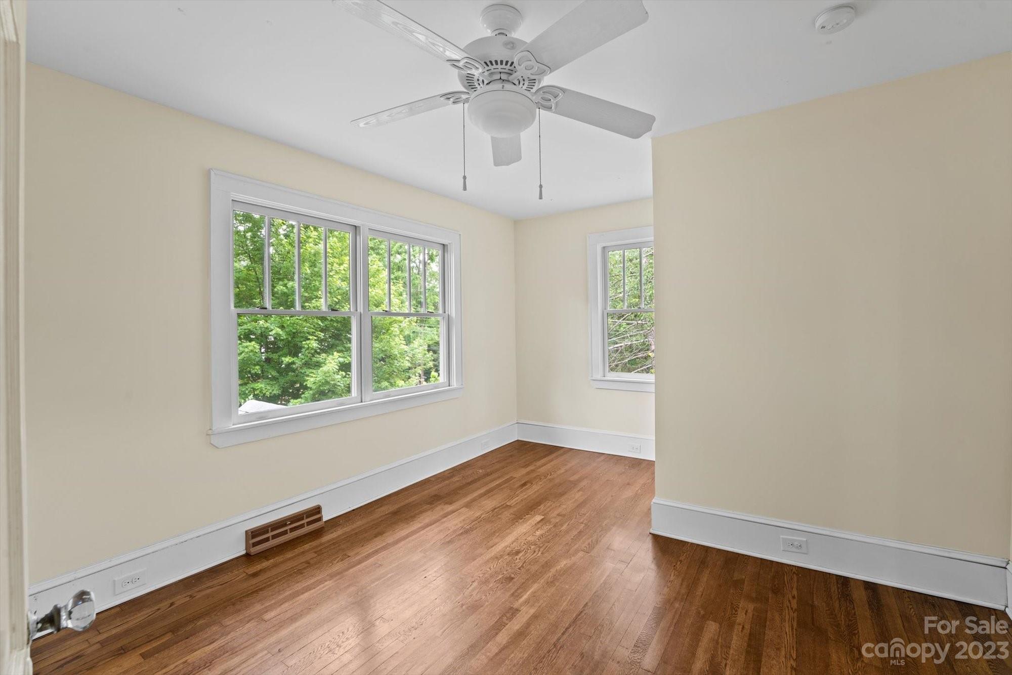 24 Warwick Road Asheville NC 28803