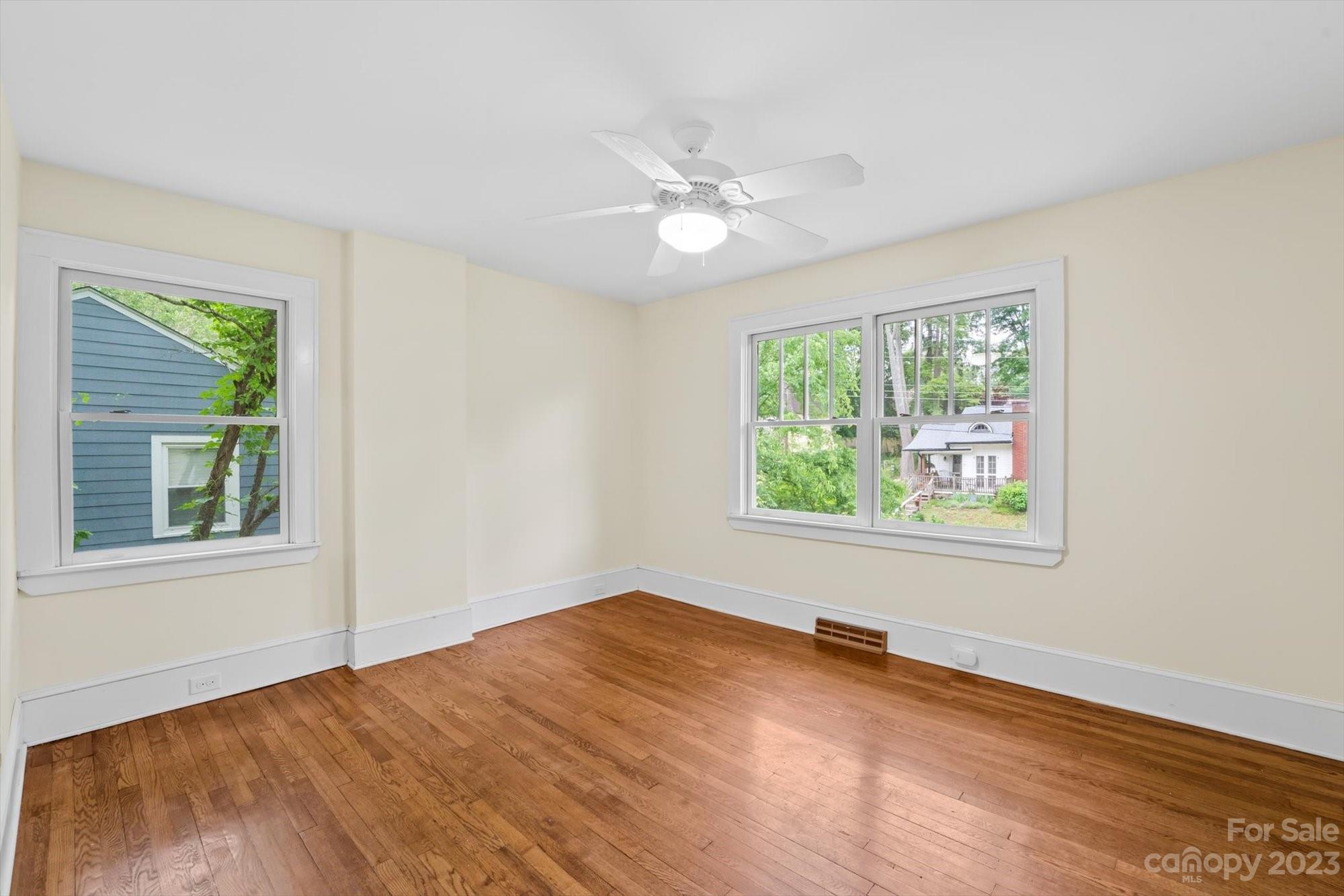 24 Warwick Road Asheville NC 28803