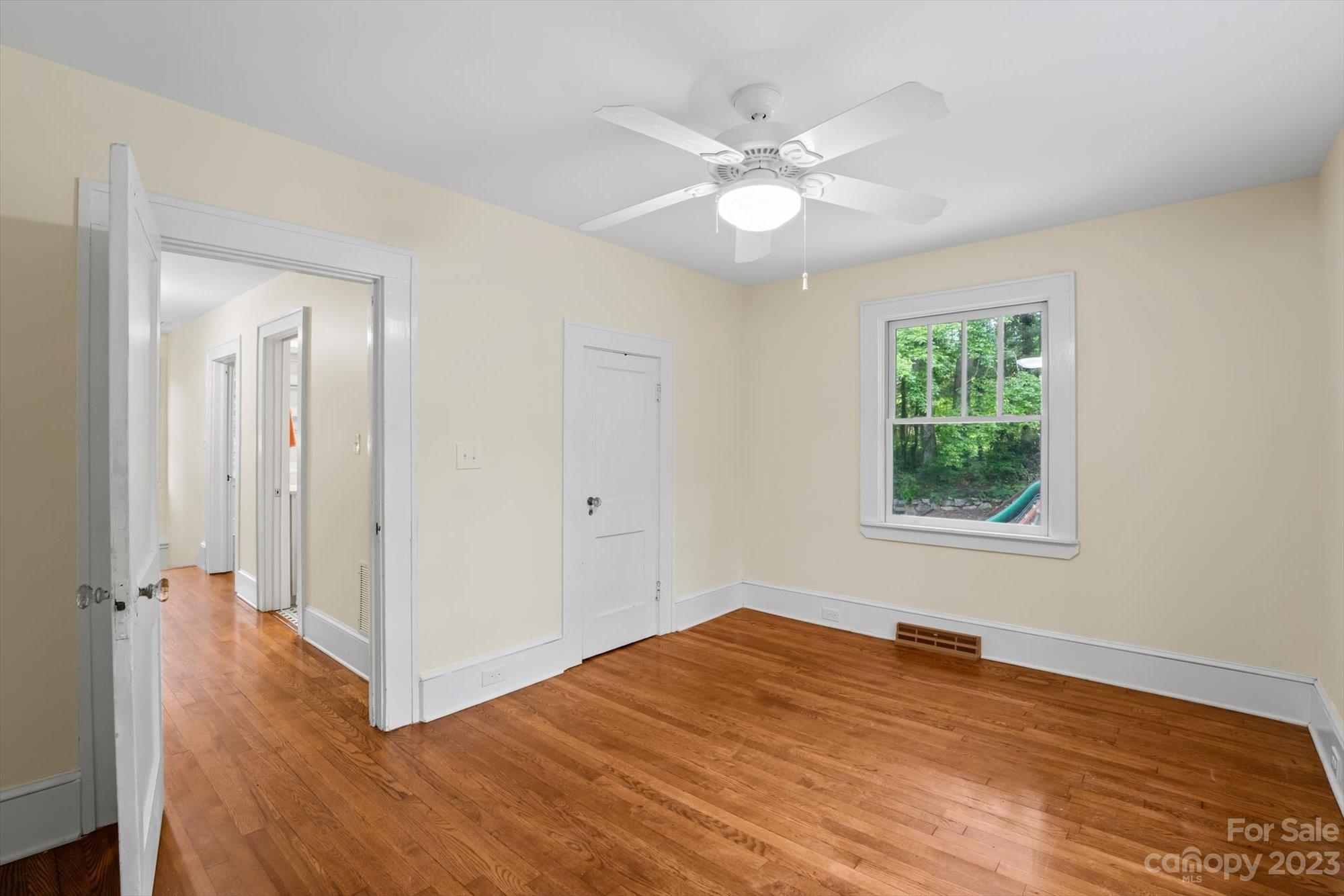 24 Warwick Road Asheville NC 28803