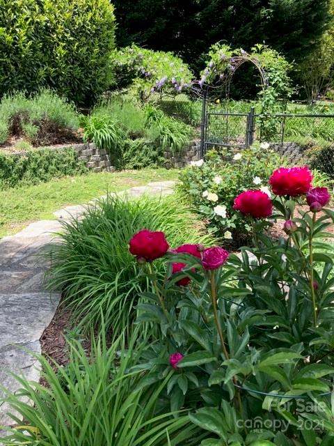 228 High Ridge Drive Mills River NC 28759