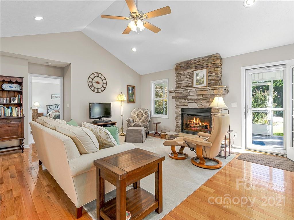 228 High Ridge Drive Mills River NC 28759