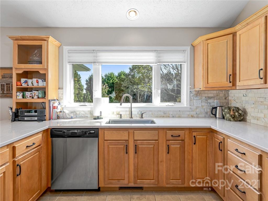 228 High Ridge Drive Mills River NC 28759