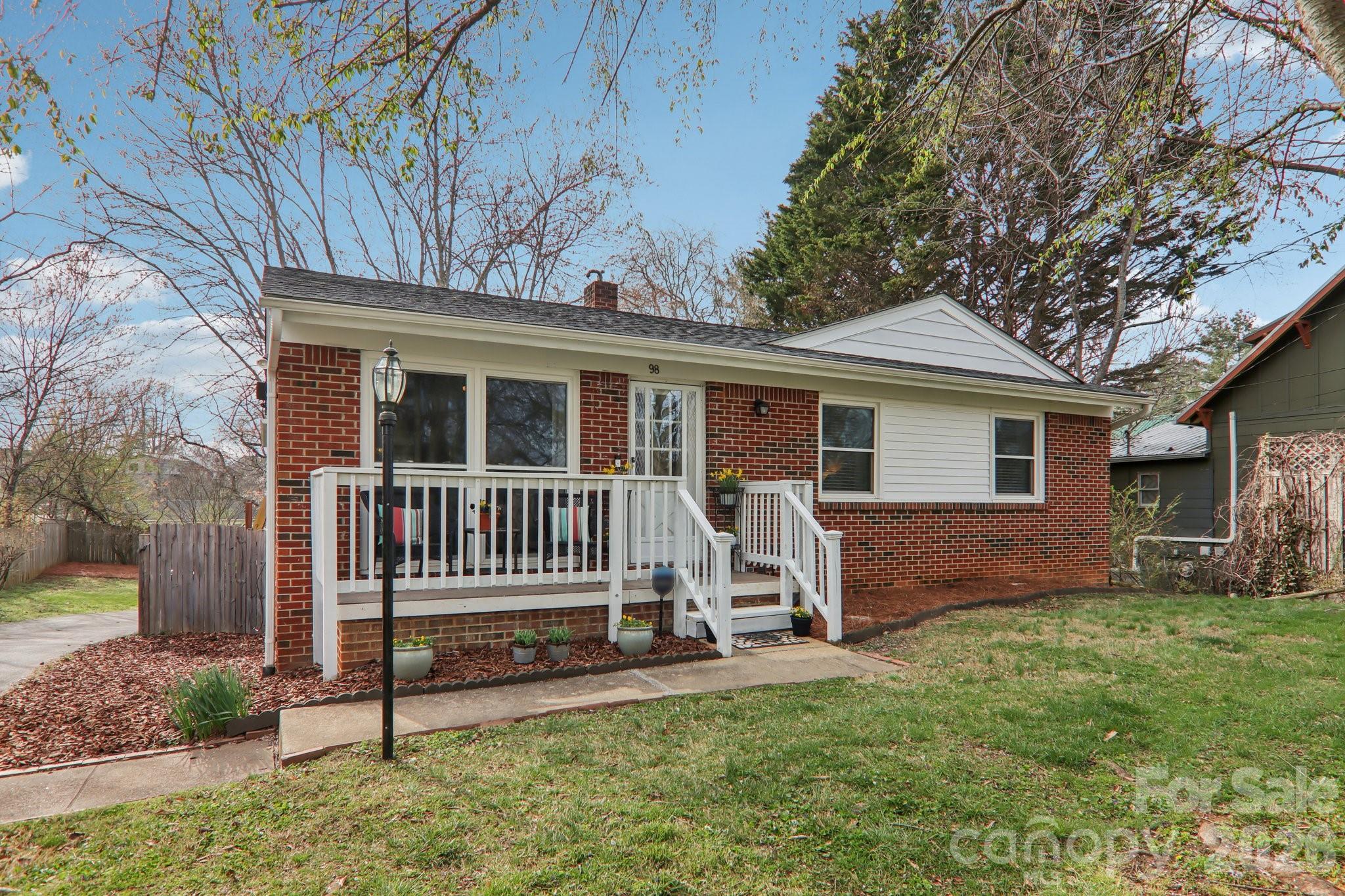 98 Oak Knoll Road Asheville NC 28804
