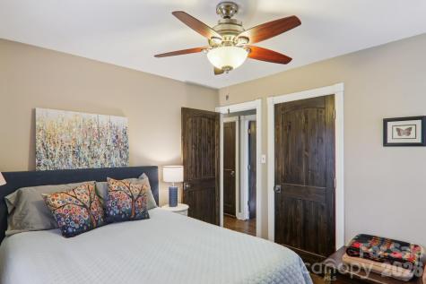 98 Oak Knoll Road Asheville NC 28804