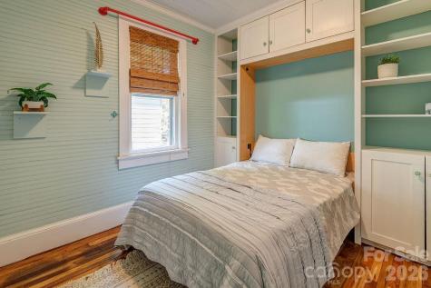 33 Green Oak Road Asheville NC 28804
