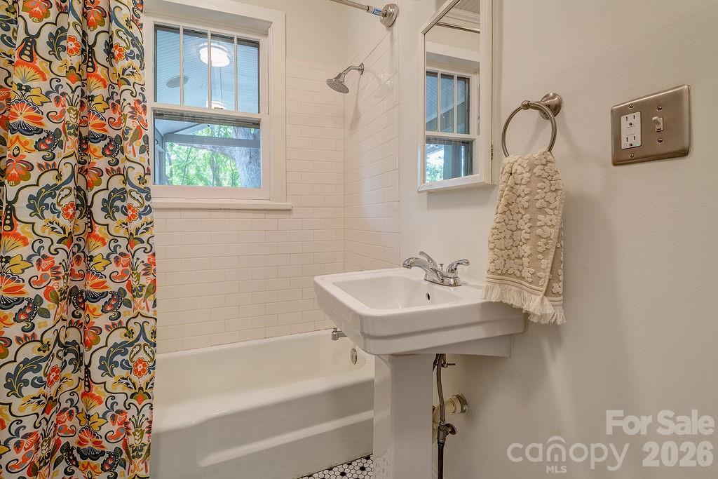 33 Green Oak Road Asheville NC 28804