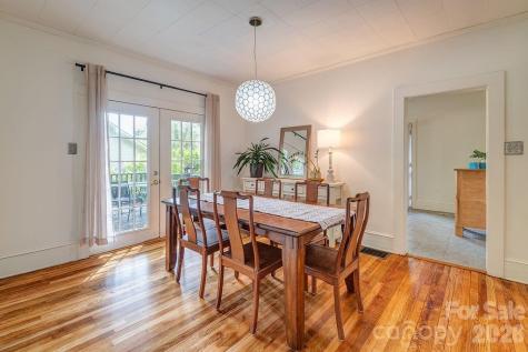 33 Green Oak Road Asheville NC 28804