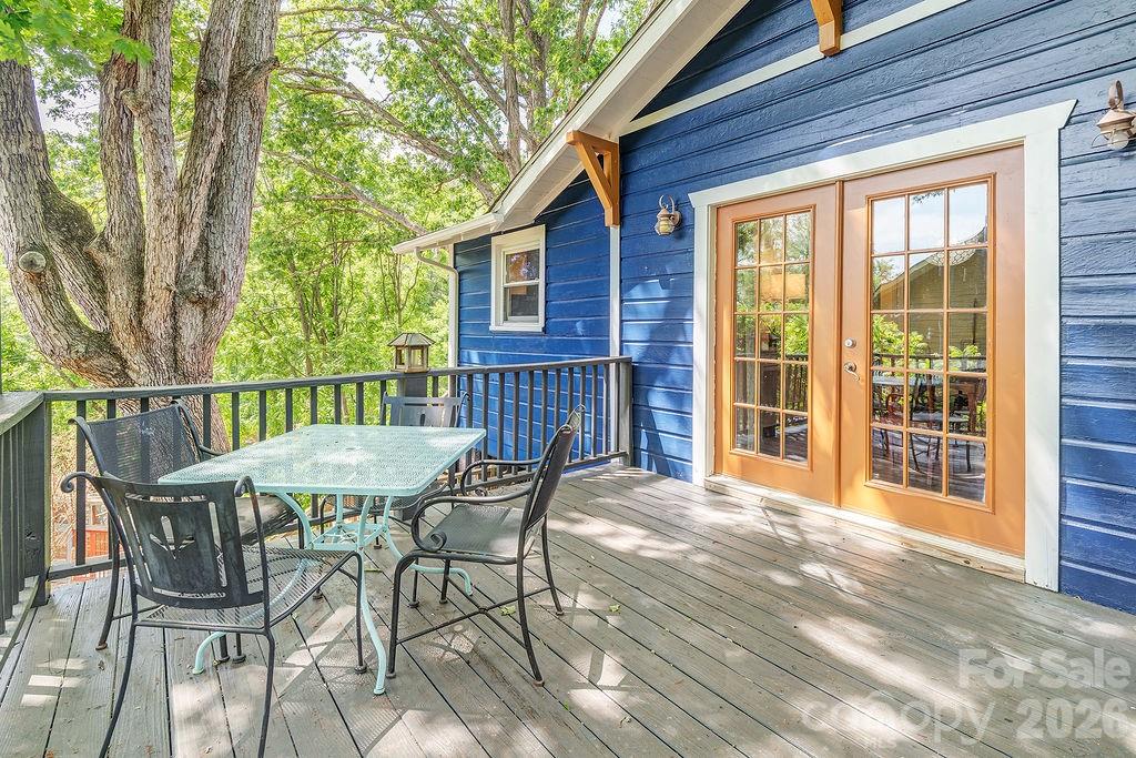 33 Green Oak Road Asheville NC 28804
