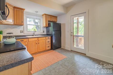 33 Green Oak Road Asheville NC 28804