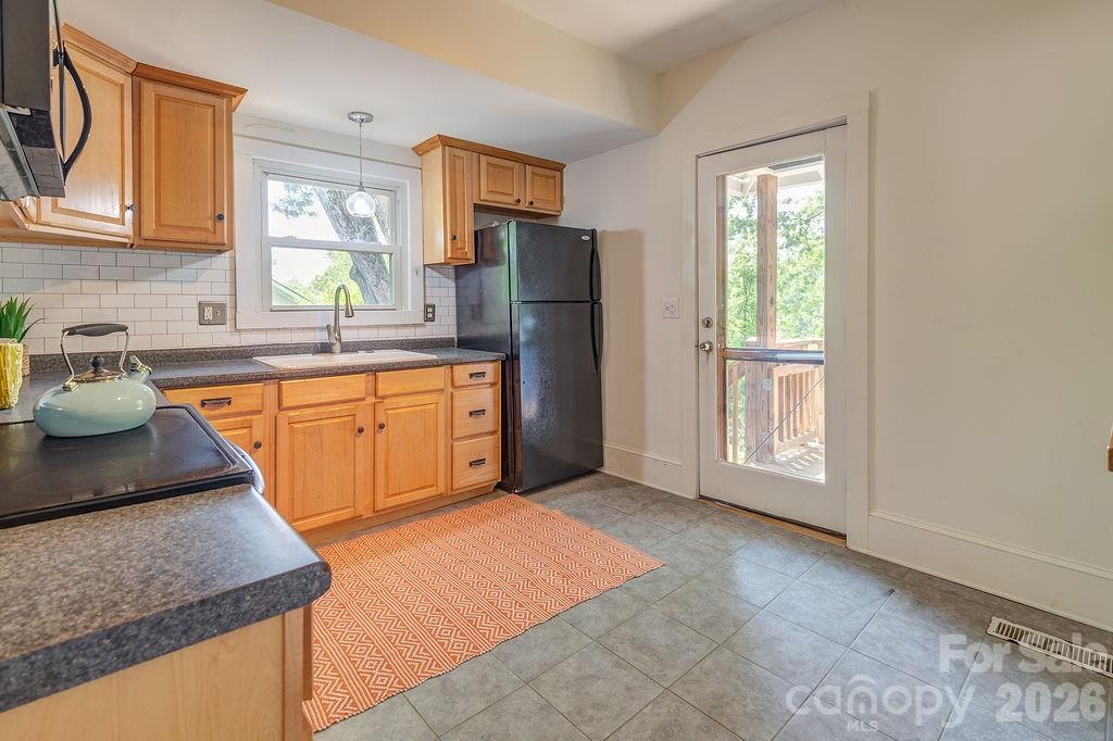 33 Green Oak Road Asheville NC 28804