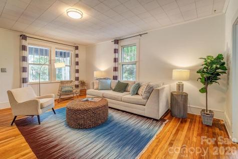 33 Green Oak Road Asheville NC 28804